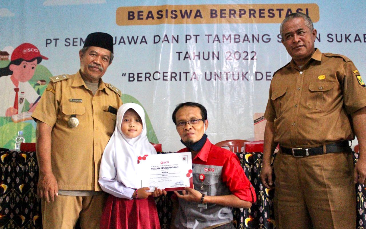 Pemberian Beasiswa oleh PT Semen Jawa